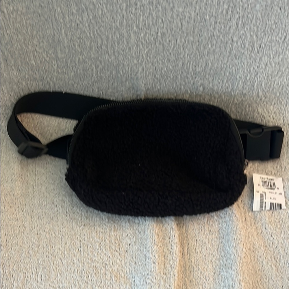 Black Sherpa/Fleece Belt Bag Dry Goods NWT